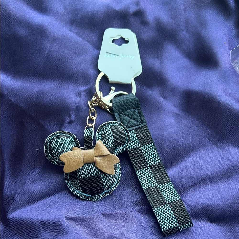 Checkerboard Minnie Keychain with Tan Bow